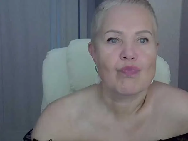 Foxirox free chat on liveonude Image 12