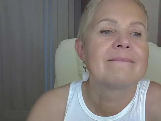 Foxirox free chat on liveonude Image 4