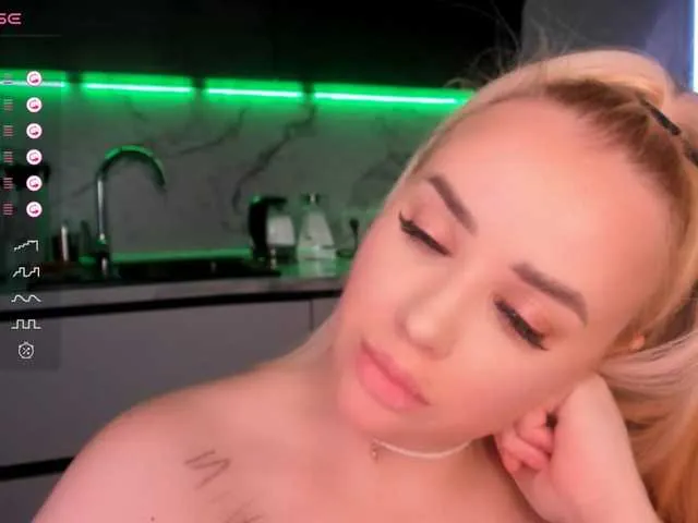 BELBIG free chat on liveonude Image 10