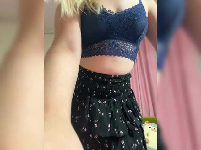 roxyheartley free chat on liveonude Image 4