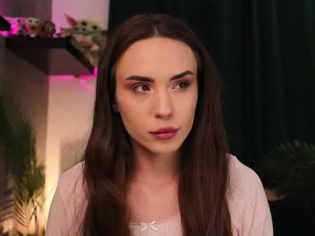 IzabellaOne free chat on liveonude