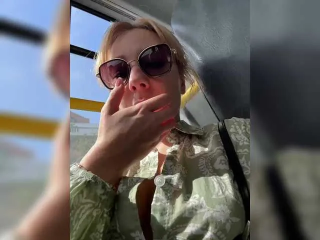 april_ebony18_ free chat on liveonude Image 2