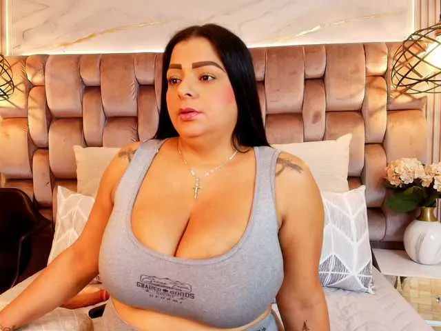 isahot_latin_doll free chat on liveonude Image 8