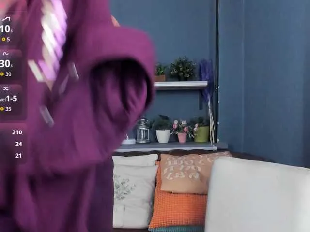 mara_summer free chat on liveonude Image 18