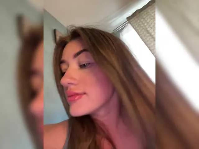 escar_let free chat on liveonude Image 3