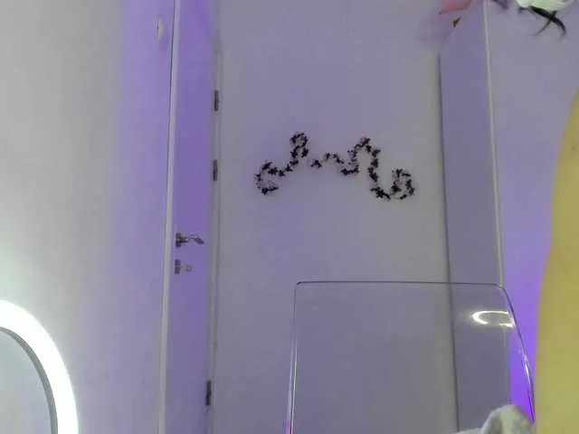 liz_holmes free chat on liveonude Image 17