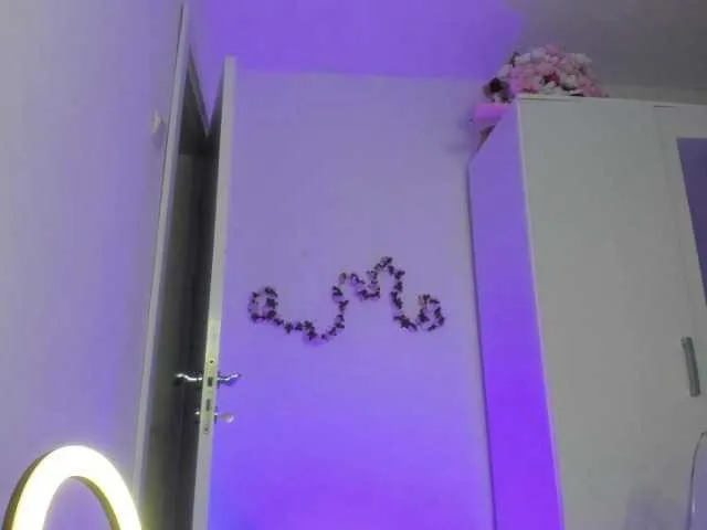 liz_holmes free chat on liveonude Image 18