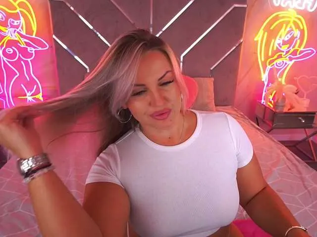 DiamondJo free chat on liveonude Image 13