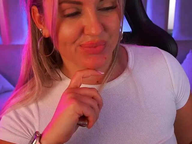 DiamondJo free chat on liveonude Image 17