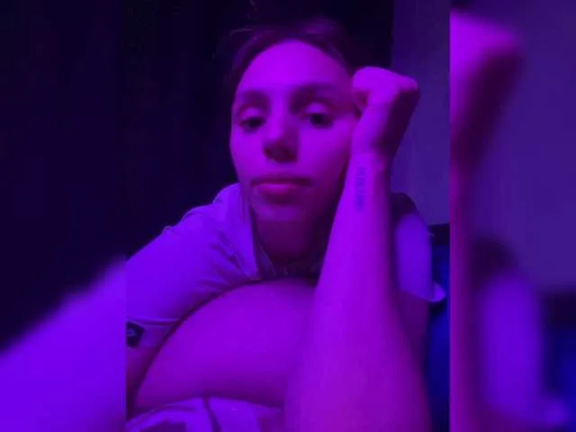 HEYBANANA free chat on liveonude Image 8