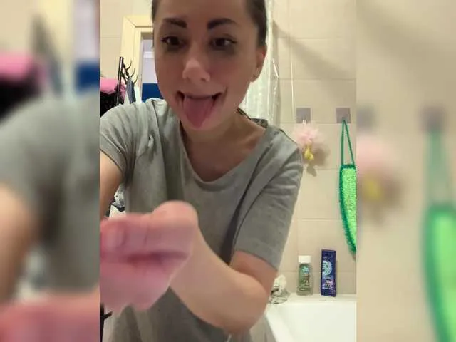 ftmbiggestclit free chat on liveonude Image 14