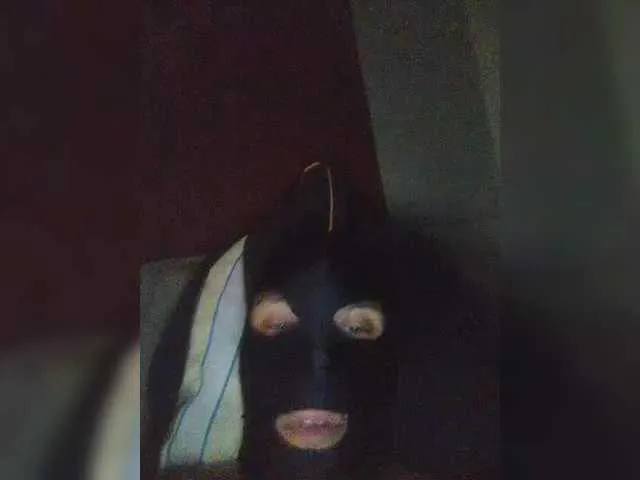 hold-me-tight free chat on liveonude Image 2