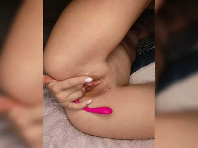 blondiluvsanal free chat on liveonude Image 2