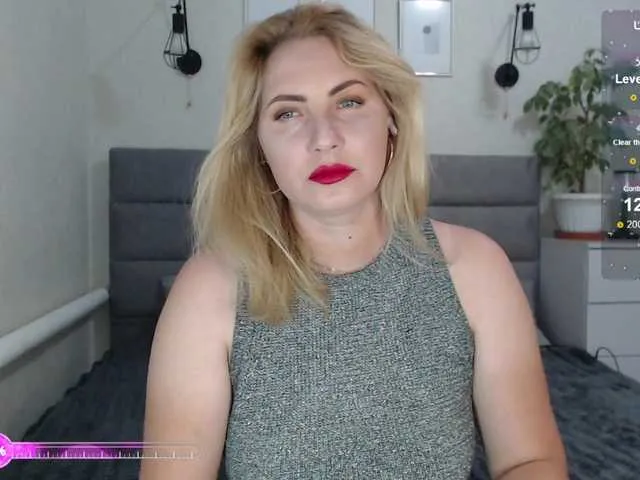 ladomirra1 free chat on liveonude