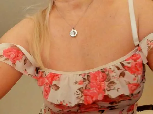 DiamondJo free chat on liveonude Image 17