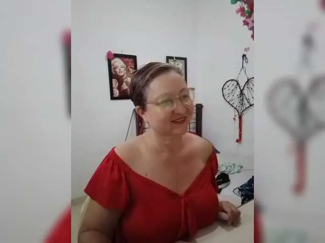 LADYQUEEN520 free chat on liveonude