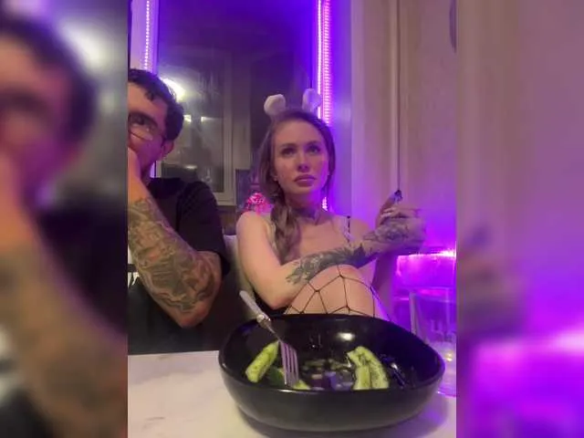 MiaLiaHot free chat on liveonude Image 10