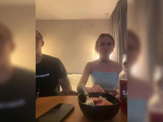 MiaLiaHot free chat on liveonude Image 18