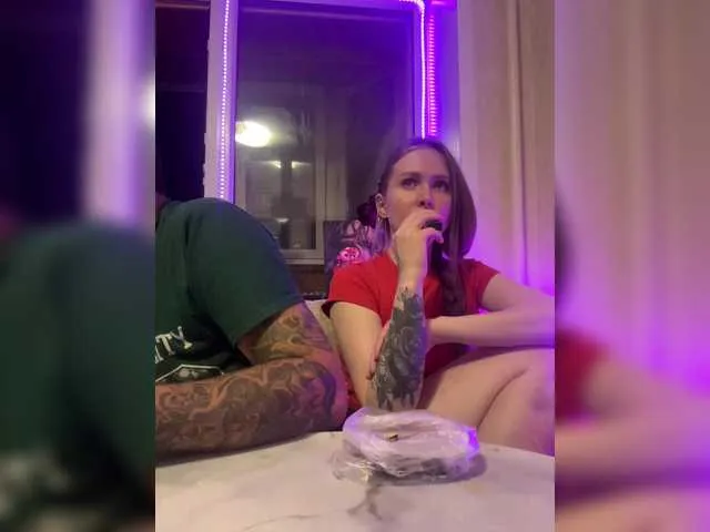 MiaLiaHot free chat on liveonude Image 4