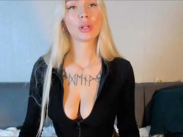 maryana_roo free chat on liveonude Image 18