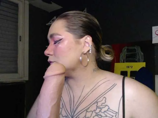 mightylaura free chat on liveonude Image 17