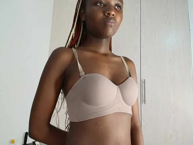 Little-Freak free chat on liveonude