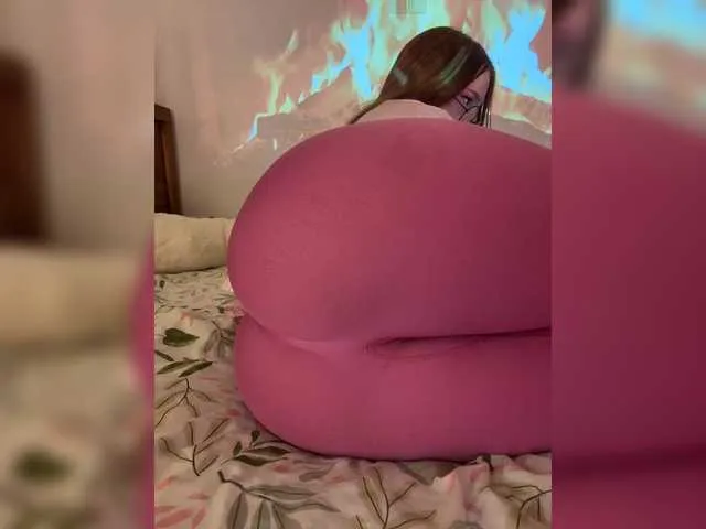 xunybany free chat on liveonude Image 2