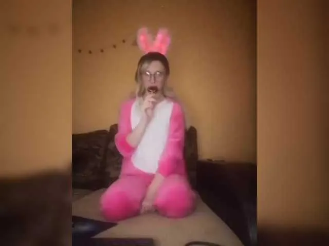 MiaLiaHot free chat on liveonude Image 5