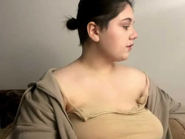 LunaBlakes free chat on liveonude