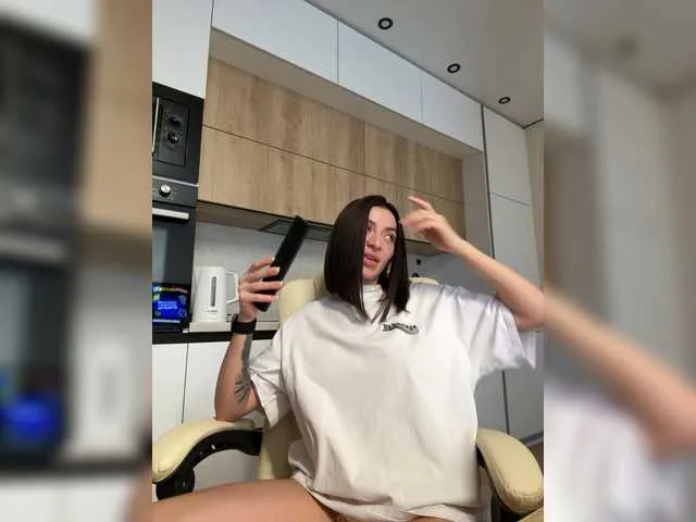 MiaLiaHot free chat on liveonude Image 11