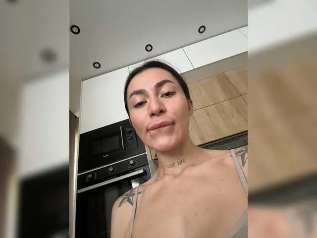 MiaLiaHot free chat on liveonude Image 12