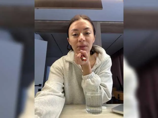 MiaLiaHot free chat on liveonude Image 13