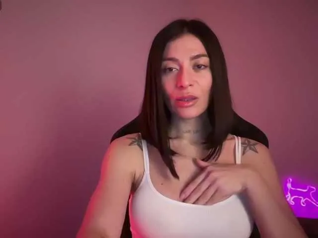 MiaLiaHot free chat on liveonude Image 16