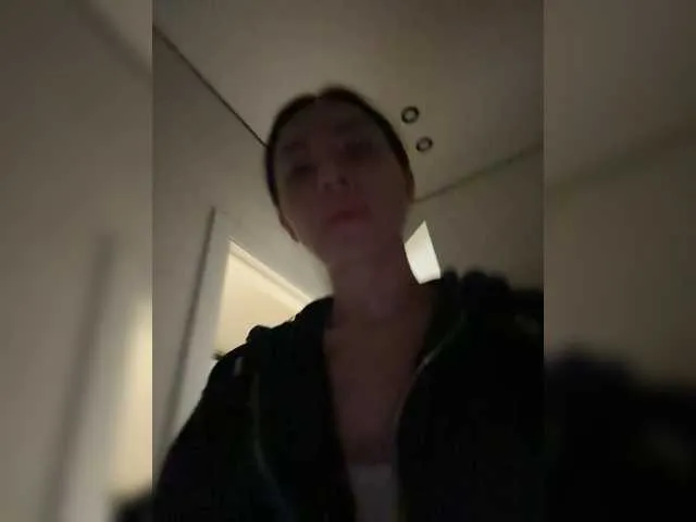 MiaLiaHot free chat on liveonude Image 4