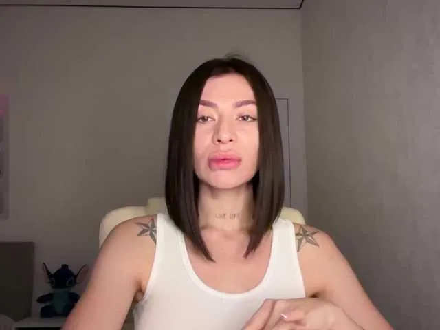 MiaLiaHot free chat on liveonude Image 9