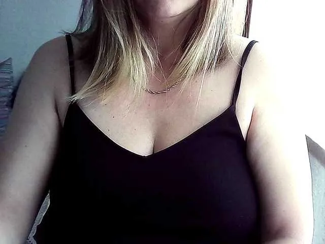 Wild-Angel777 free chat on liveonude Image 2