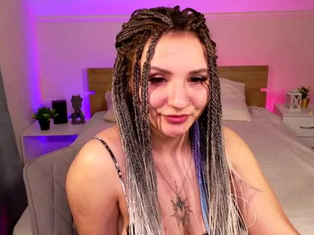 MagicalLouu free chat on liveonude