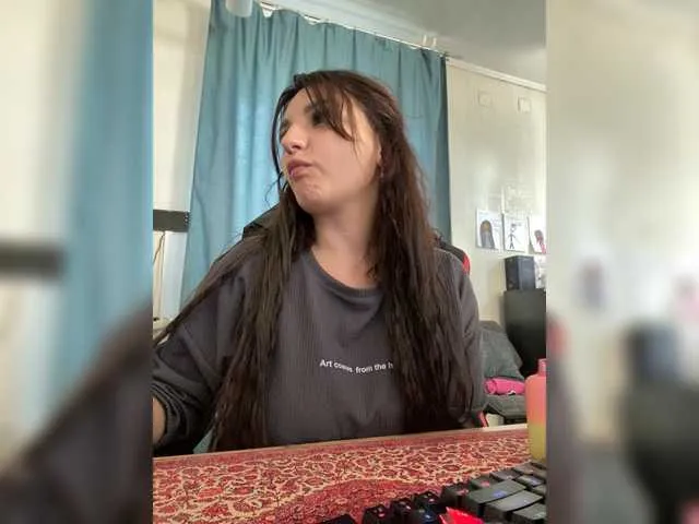 adria_ross free chat on liveonude Image 16