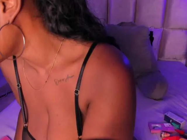 lucy1990xxx free chat on liveonude Image 5