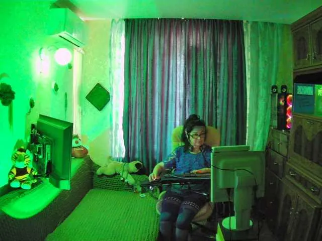 escar_let free chat on liveonude Image 12