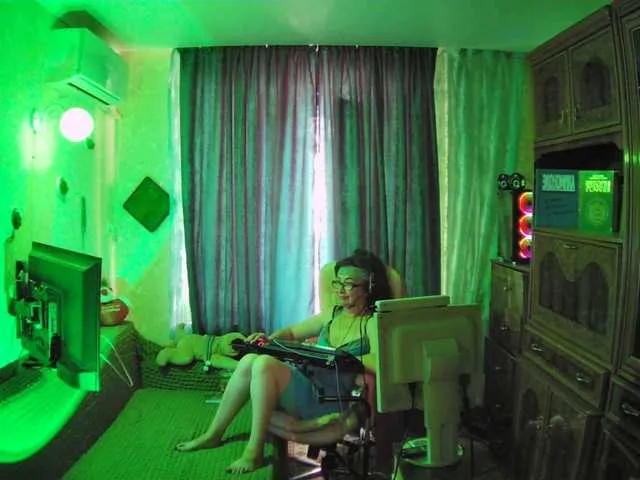 escar_let free chat on liveonude Image 13