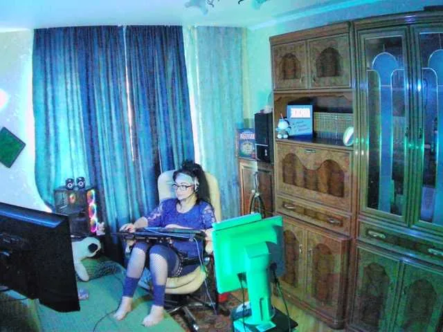 escar_let free chat on liveonude Image 19