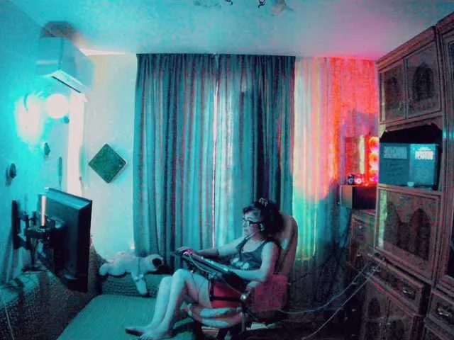 escar_let free chat on liveonude Image 4