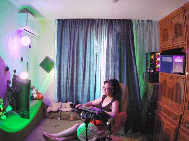 escar_let free chat on liveonude Image 7