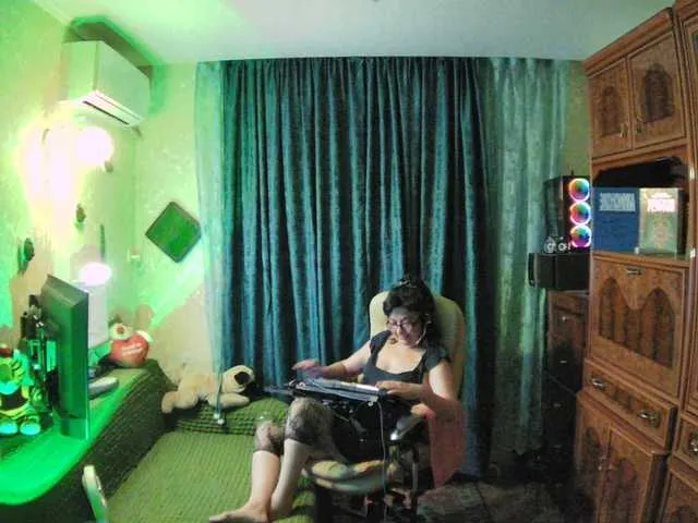 escar_let free chat on liveonude Image 9