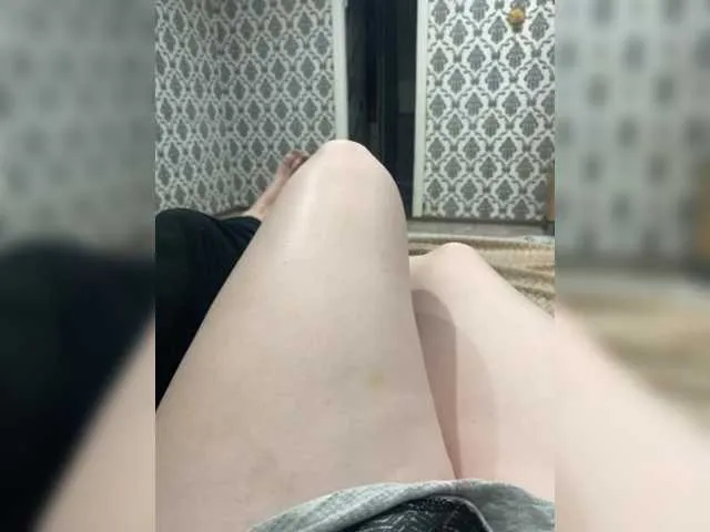 MiaLiaHot free chat on liveonude Image 4