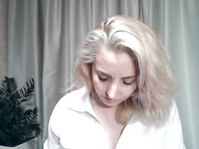 little__sophie18 free chat on liveonude Image 19