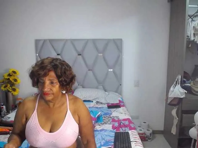 xunybany free chat on liveonude Image 13