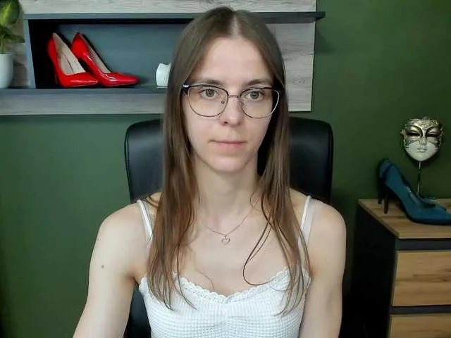 tina_lyn free chat on liveonude Image 16