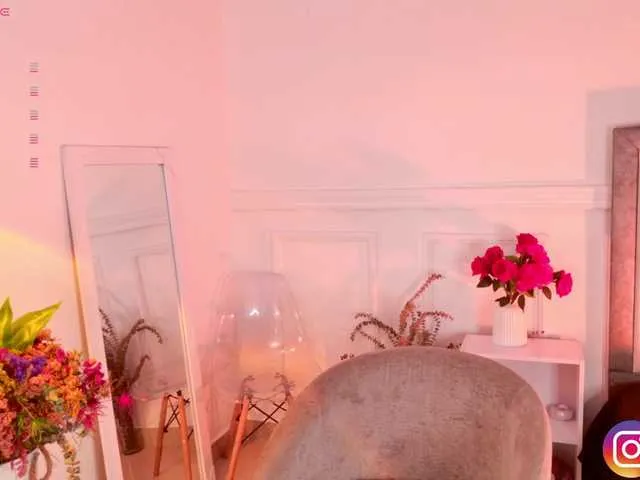 escar_let free chat on liveonude Image 17